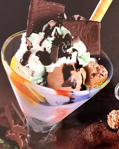 After Eight Becher